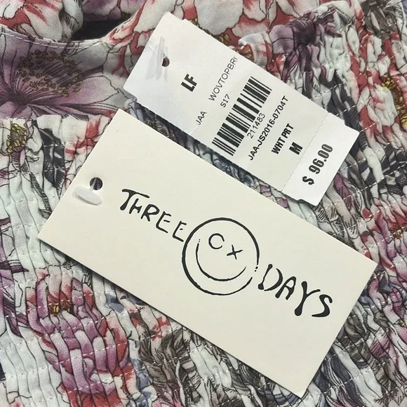 LF THREE DAYS Floral Beaute Top - Picture 6 of 6